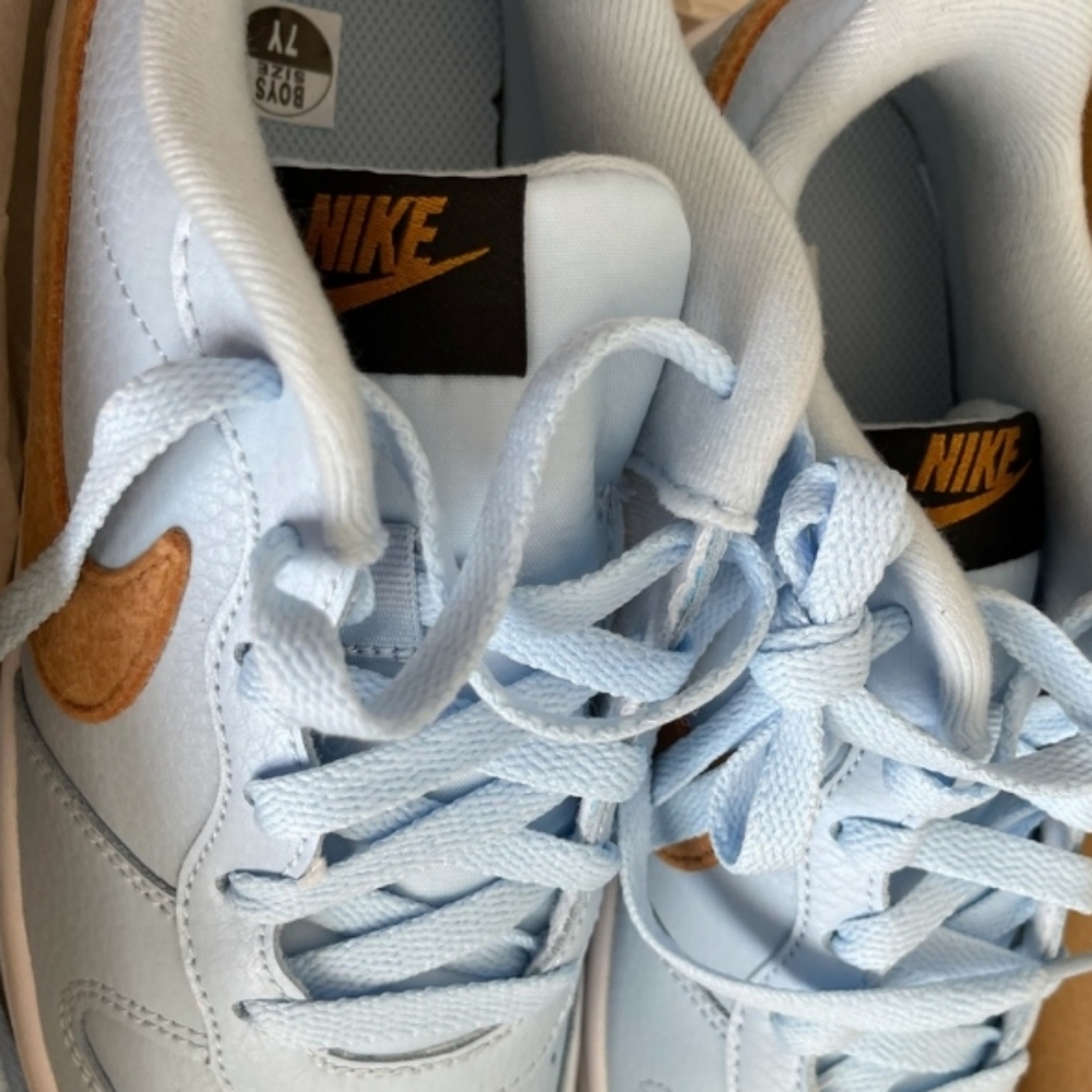 Nike Air Force - Picture 2 of 3